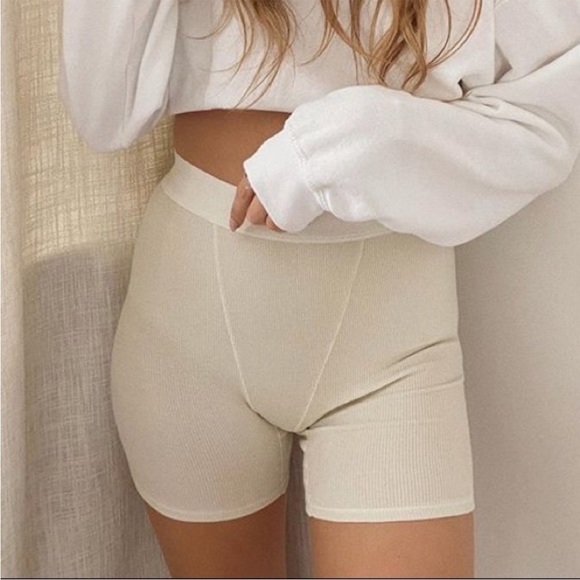 SKIMS Cotton Rib Boxers in Bone Size Medium - Picture 2 of 2